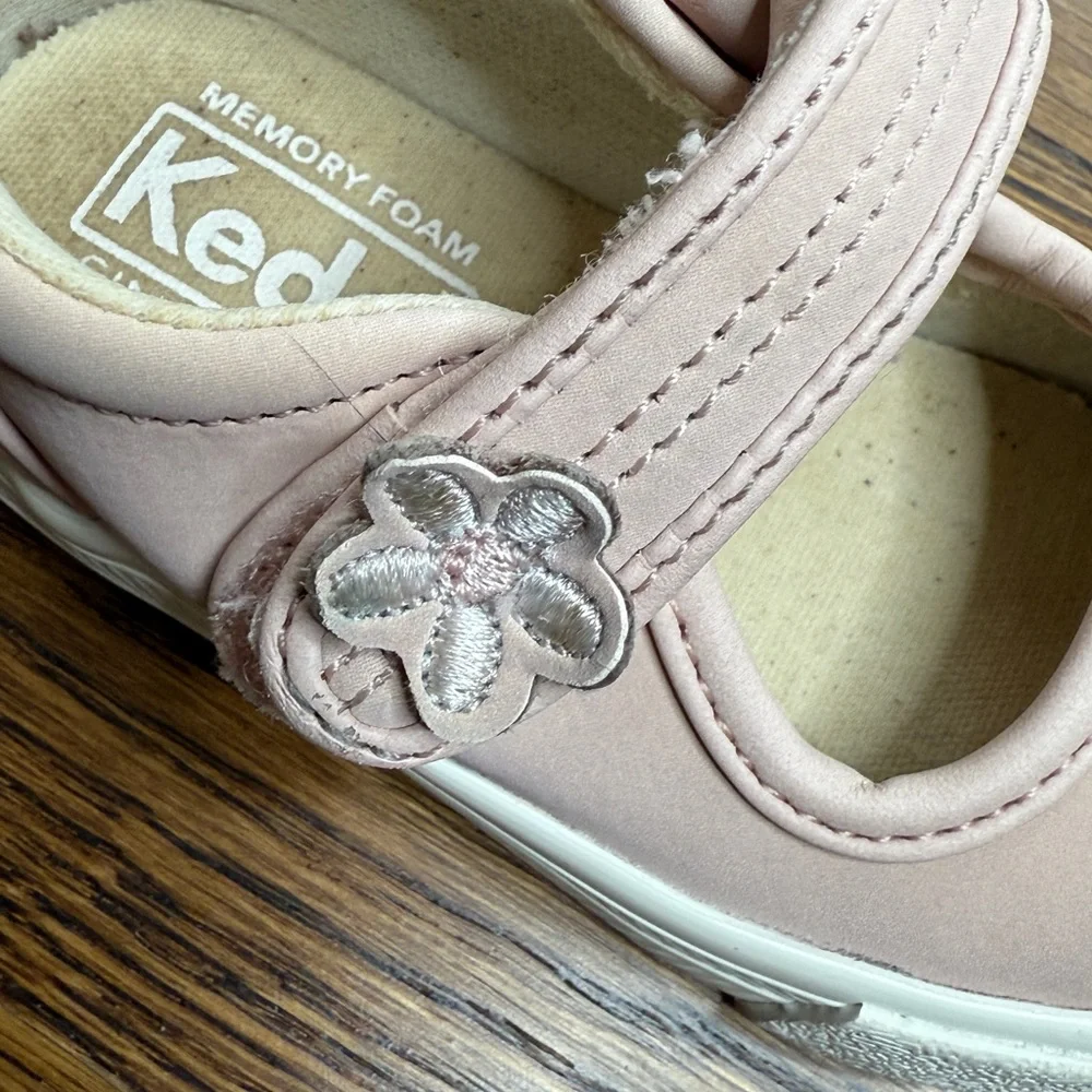 Keds Kids Leather Pink Ella Sneakers with Flower Detail Size 4